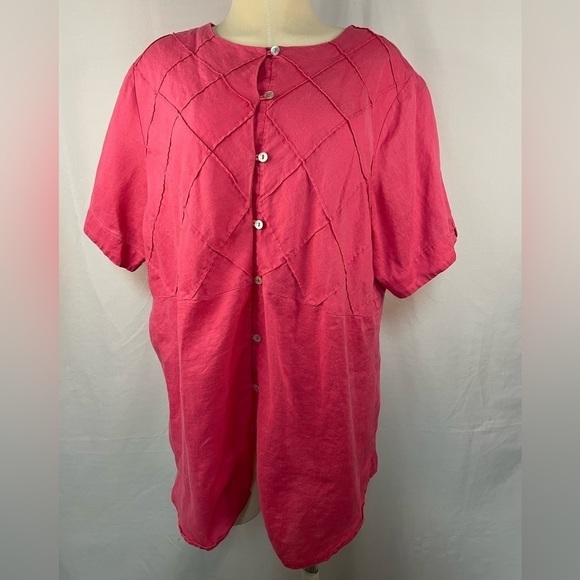 Jordan Woman 100% linen button down top. Dark pink with a window pane pattern. - Picture 1 of 4